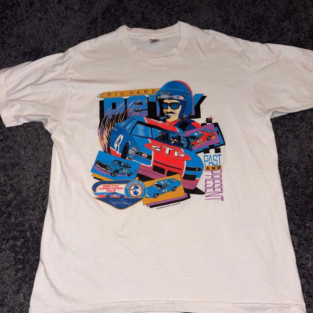 Vintage 1992 Richard Petty Fan Appreciation Tour NASCAR Graphic T-Shirt